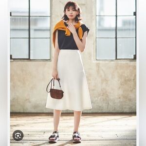 Uniqlo U limited edition Elegant Cream A-Line Skirt New with tag